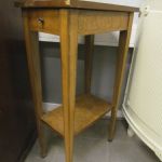 680 1567 LAMP TABLE